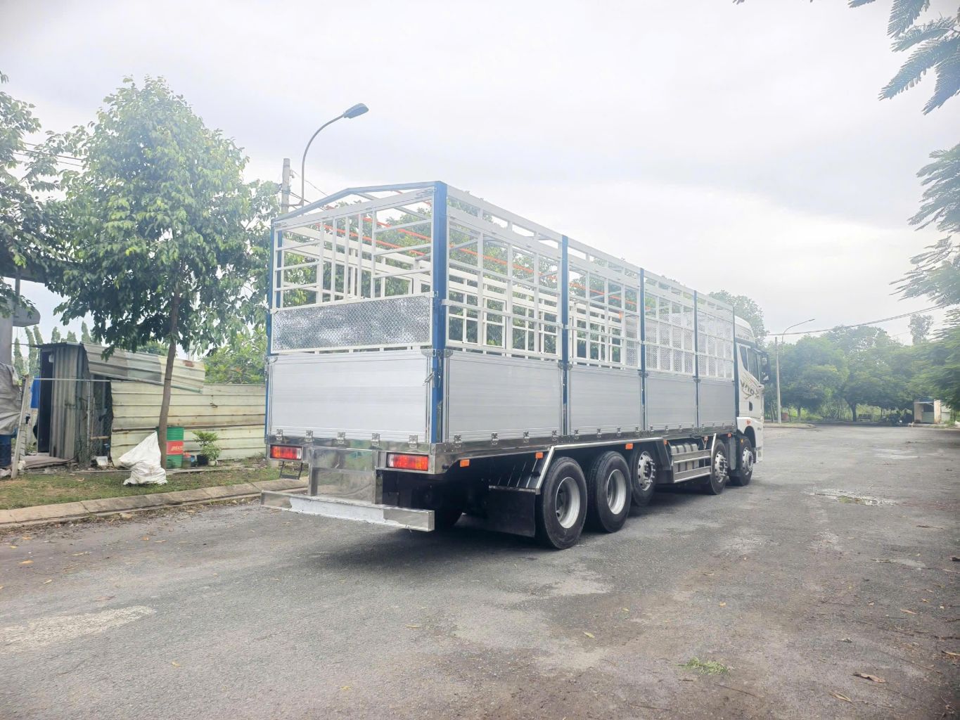 Xe Tải FAW 5 Chân Thùng bạt bửng nhôm