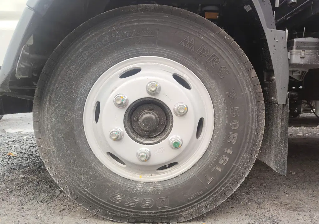 XE TẢI JAC 3,5 TẤN N350SL THÙNG DÀI 6M2 - Mặt trước ca lăng và cụm đèn chiếu sáng tinh tế XE TẢI JAC 3,5 TẤN N350SL THÙNG DÀI 6M2 - Mặt trước ca lăng và cụm đèn chiếu sáng tinh tế
