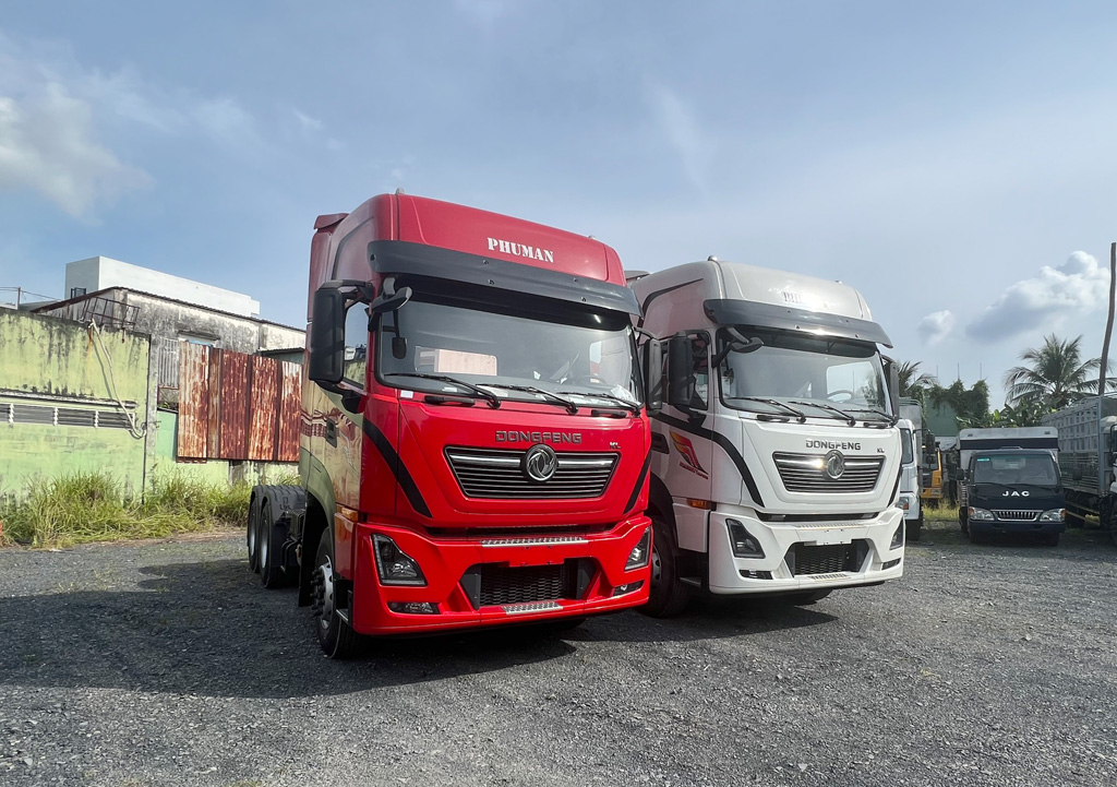 giá đầu kéo dongfeng 2 cầu