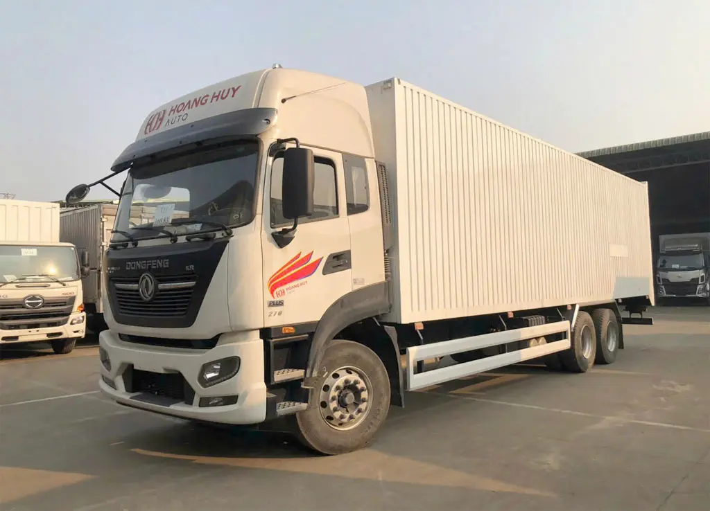 XE TẢI DONGFENG 3 CHÂN 270HP - Nội thất cabin tiện nghi, rộng rãi và thoải mái