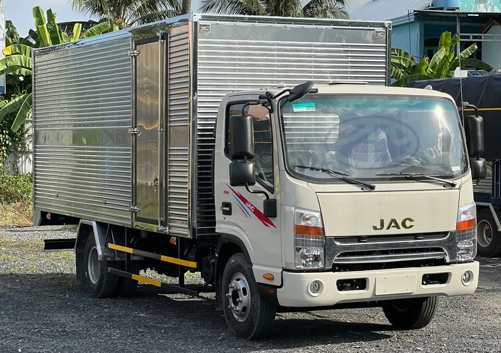 XE TẢI JAC 4T9/ 4.9 TẤN THÙNG 5M2 - Động cơ mạnh mẽ, hoạt động bền bỉ và tiết kiệm nhiên liệu