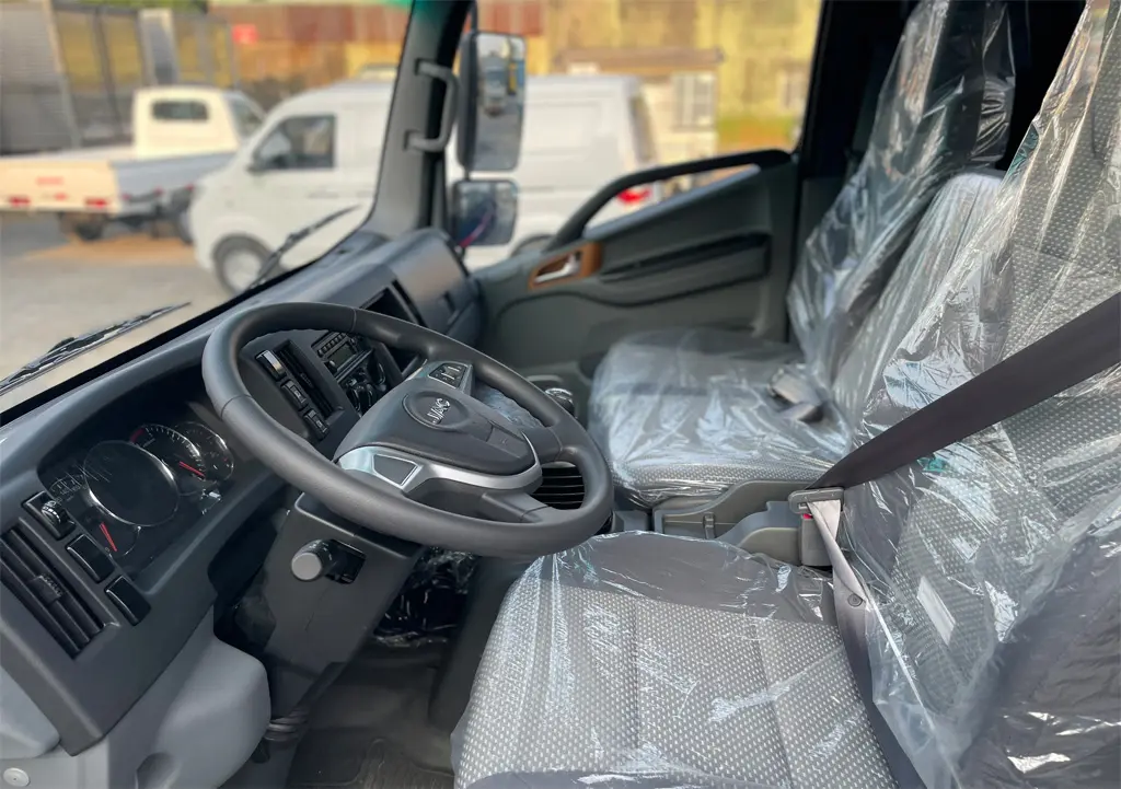 XE TẢI JAC 4T9/ 4.9 TẤN THÙNG 5M2 - Hệ thống phanh và lốp xe an toàn vượt trội XE TẢI JAC 4T9/ 4.9 TẤN THÙNG 5M2 - Hệ thống phanh và lốp xe an toàn vượt trội