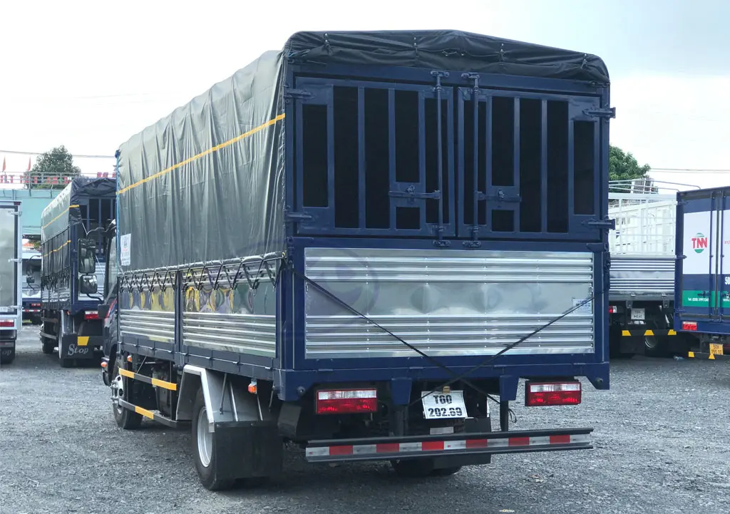 XE TẢI JAC 4T9/ 4.9 TẤN THÙNG 5M2 - Nội thất cabin tiện nghi, rộng rãi và thoải mái