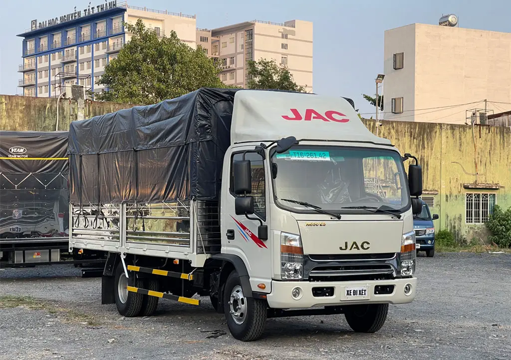 XE TẢI JAC 6.5 TẤN THÙNG DÀI 5M2 - Thiết kế ngoại thất hiện đại, sang trọng XE TẢI JAC 6.5 TẤN THÙNG DÀI 5M2 - Thiết kế ngoại thất hiện đại, sang trọng