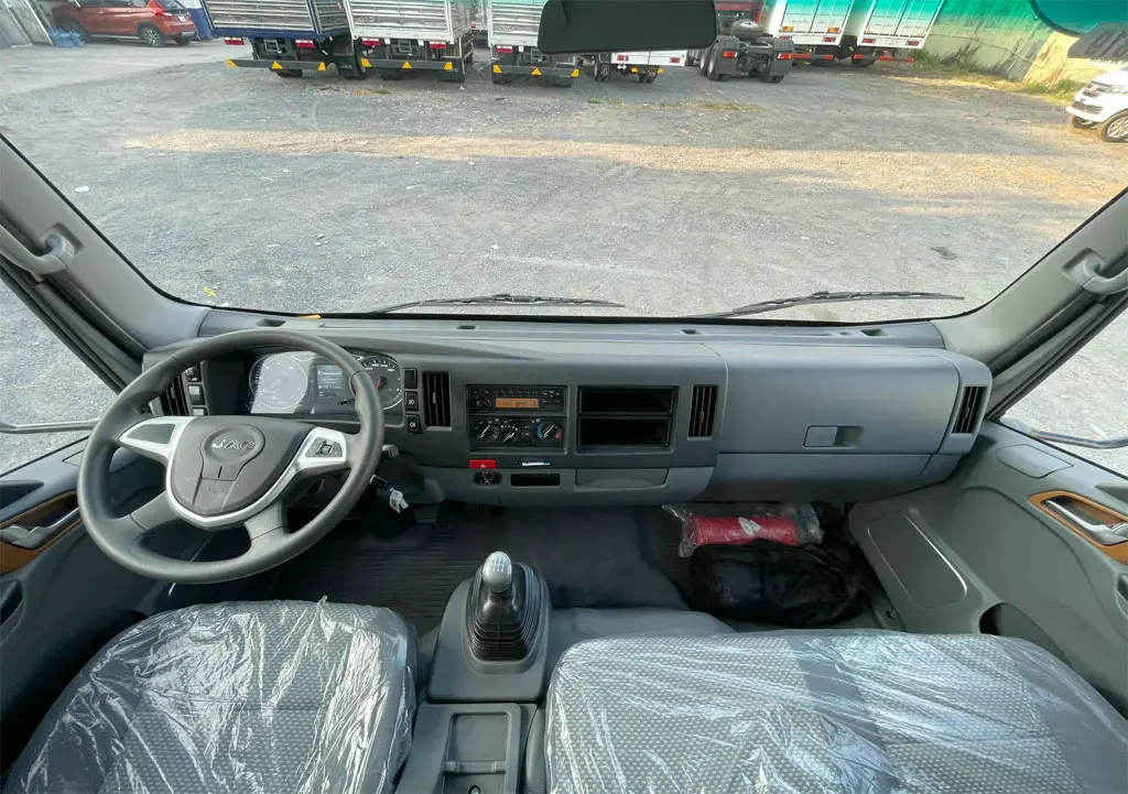 XE TẢI JAC 6.5 TẤN THÙNG DÀI 5M2 - Hệ thống phanh và lốp xe an toàn vượt trội