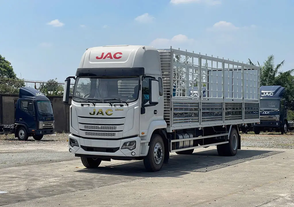 XE TẢI JAC DAWOS 7.8 TẤN THÙNG DÀI 9M9 - Nội thất cabin tiện nghi, rộng rãi và thoải mái