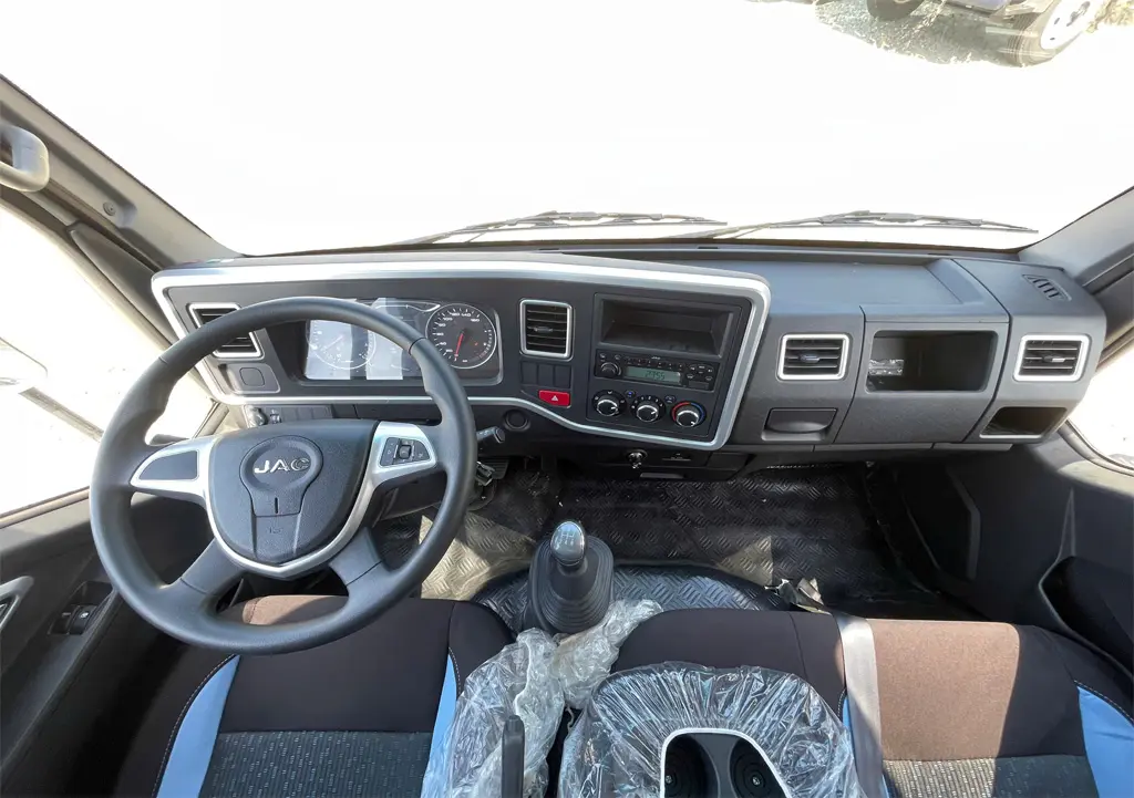 Xe Tải JAC 1.9 Tấn Thùng dài 3M8 (JAC H200 E5) - Động cơ mạnh mẽ, hoạt động bền bỉ và tiết kiệm nhiên liệu