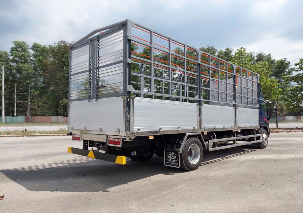 XE TẢI JAC 9 TẤN BỬNG NHÔM ĐÀ LẠT - Nội thất cabin tiện nghi, rộng rãi và thoải mái