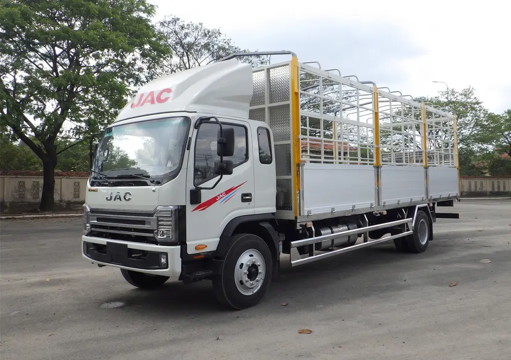 XE TẢI JAC 9 TẤN N900 E5 THÙNG BỬNG NHÔM - Nội thất cabin tiện nghi, rộng rãi và thoải mái