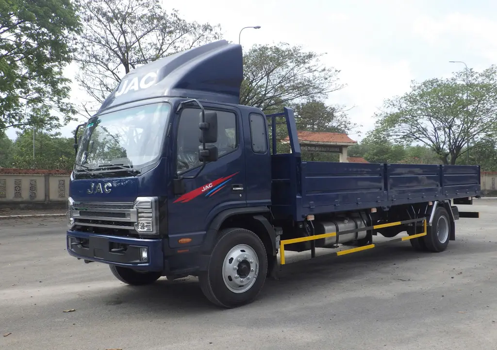 Xe Tải JAC 9.5 Tấn Thùng Lửng (JAC N900 Plus) - Nội thất cabin tiện nghi, rộng rãi và thoải mái