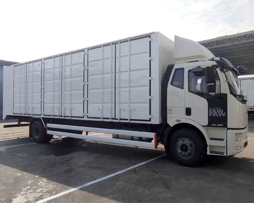 Xe Tải Faw 7 Tấn Thùng Kín 6 Cửa Hông Cao 2M52