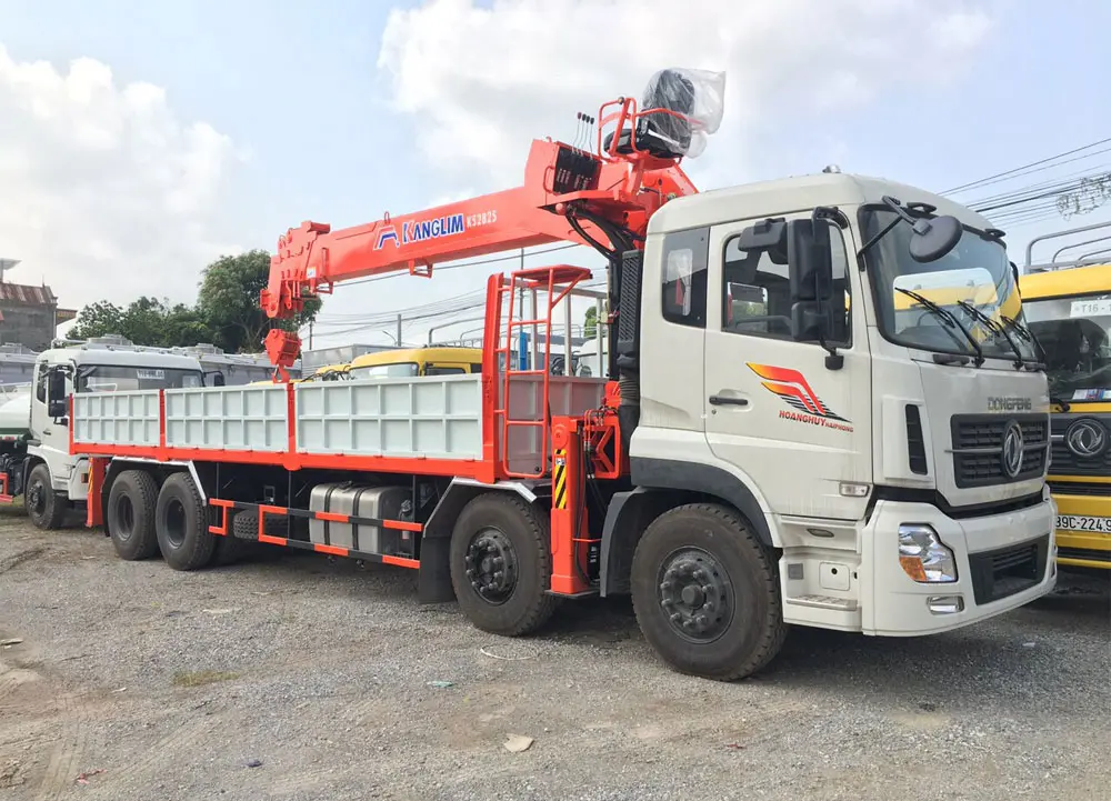 Xe Tải Cẩu 4 Chân Dongfeng Gắn Cẩu 12 Tấn - Thiết kế ngoại thất hiện đại, sang trọng