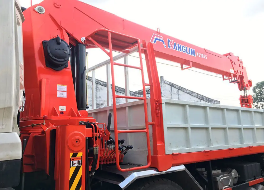 Xe Tải Cẩu 4 Chân Dongfeng Gắn Cẩu 12 Tấn - Khung gầm chassi thép cường lực chịu tải tốt