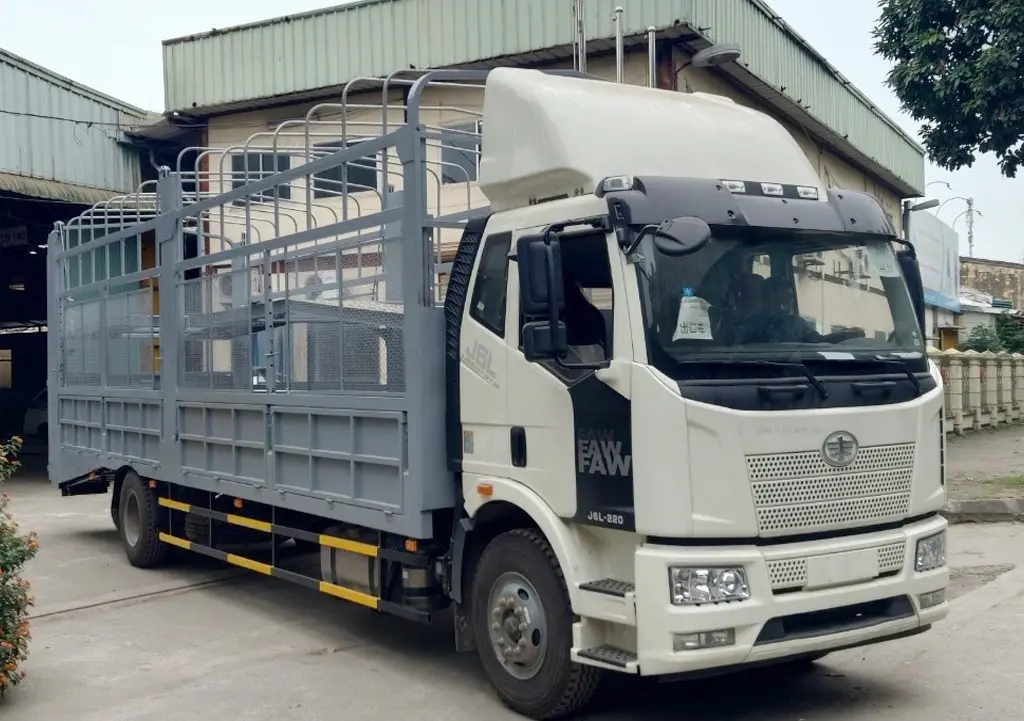 XE TẢI FAW CHỞ Ô TÔ J6L220HP - Thiết kế ngoại thất hiện đại, sang trọng XE TẢI FAW CHỞ Ô TÔ J6L220HP - Thiết kế ngoại thất hiện đại, sang trọng