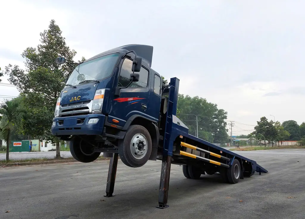 Xe JAC Nâng Đầu Chở Máy Công Trình - Thiết kế ngoại thất hiện đại, sang trọng