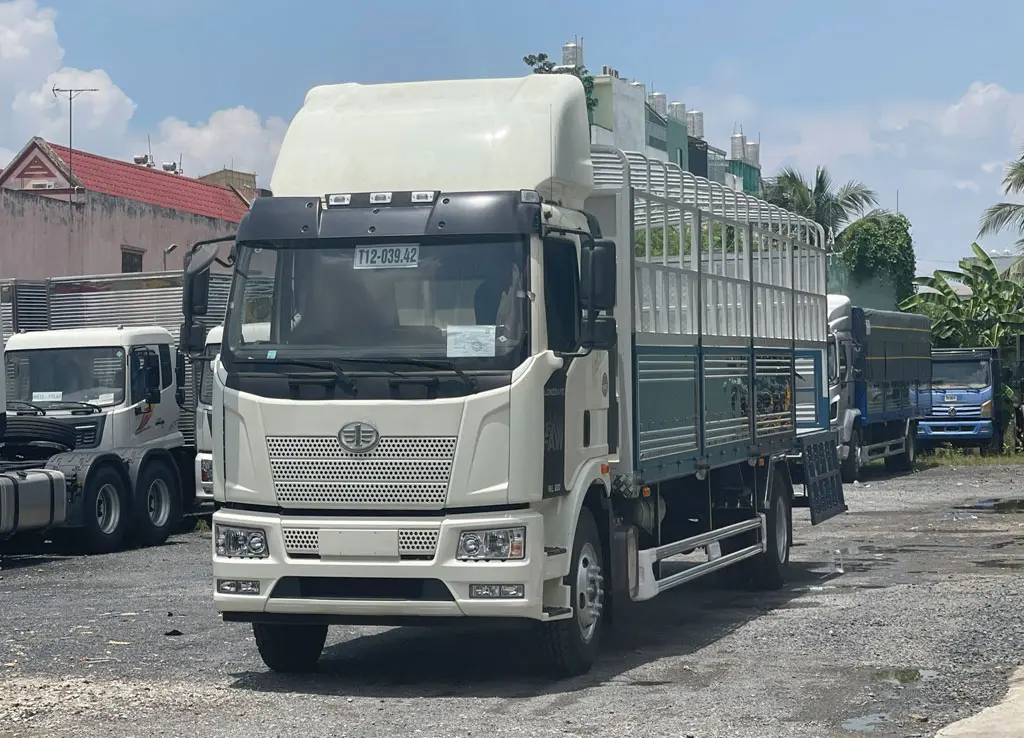 XE TẢI FAW 7.8 TẤN THÙNG 9M7 J6L 220HP - Thiết kế ngoại thất hiện đại, sang trọng