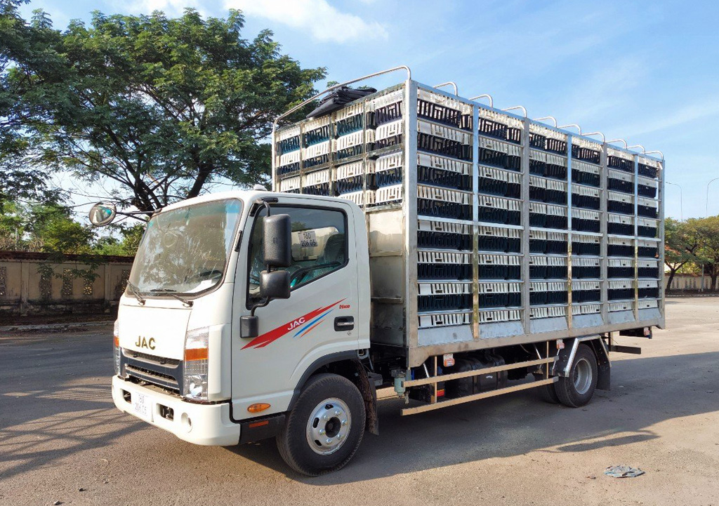 xe tải jac chở gà 3.5 tấn