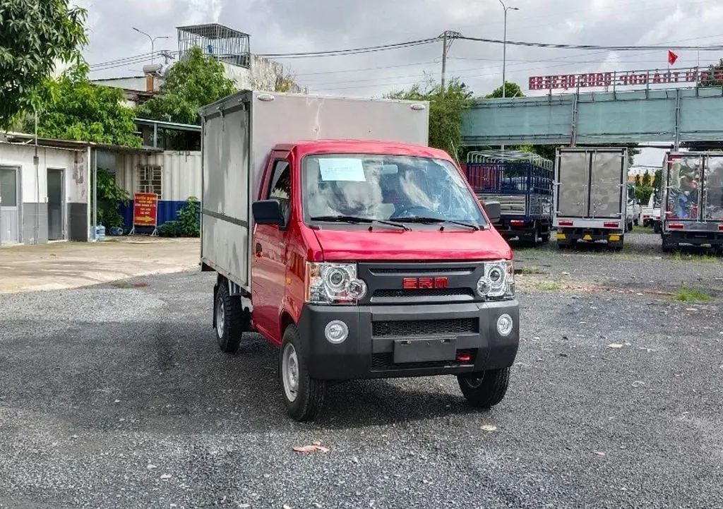 XE TẢI THÙNG CÁNH DƠI SRM K990 - Hệ thống phanh và lốp xe an toàn vượt trội