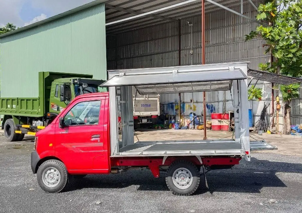 XE TẢI THÙNG CÁNH DƠI SRM K990 - Kích thước lòng thùng hàng chi tiết và rộng rãi