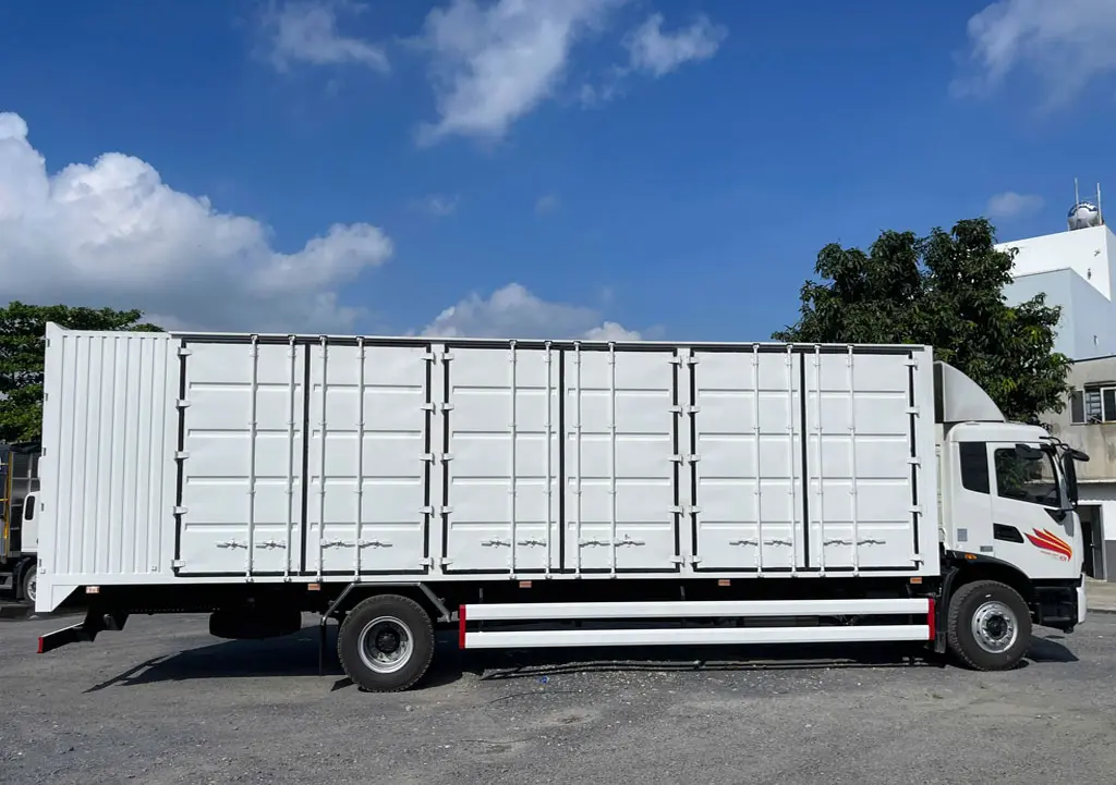 XE TẢI DONGFENG THÙNG CONTAINER 9M9 CAO 2M52 - Động cơ mạnh mẽ, hoạt động bền bỉ và tiết kiệm nhiên liệu