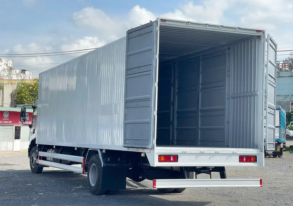 XE TẢI DONGFENG THÙNG CONTAINER 9M9 CAO 2M52 - Khung gầm chassi thép cường lực chịu tải tốt XE TẢI DONGFENG THÙNG CONTAINER 9M9 CAO 2M52 - Khung gầm chassi thép cường lực chịu tải tốt