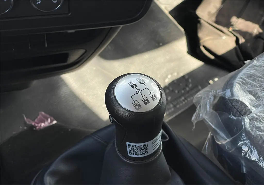 XE TẢI DONGFENG THÙNG CONTAINER 9M9 CAO 2M52 - Hệ thống phanh và lốp xe an toàn vượt trội
