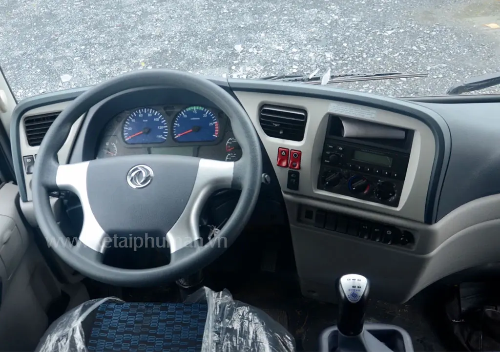 XE TẢI DONGFENG 9 TẤN THÙNG DÀI 8M2 - Mặt trước ca lăng và cụm đèn chiếu sáng tinh tế