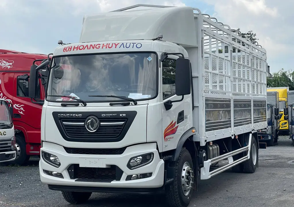 XE TẢI DONGFENG 9T1 THÙNG 8M2 CAO 2M52 - Nội thất cabin tiện nghi, rộng rãi và thoải mái