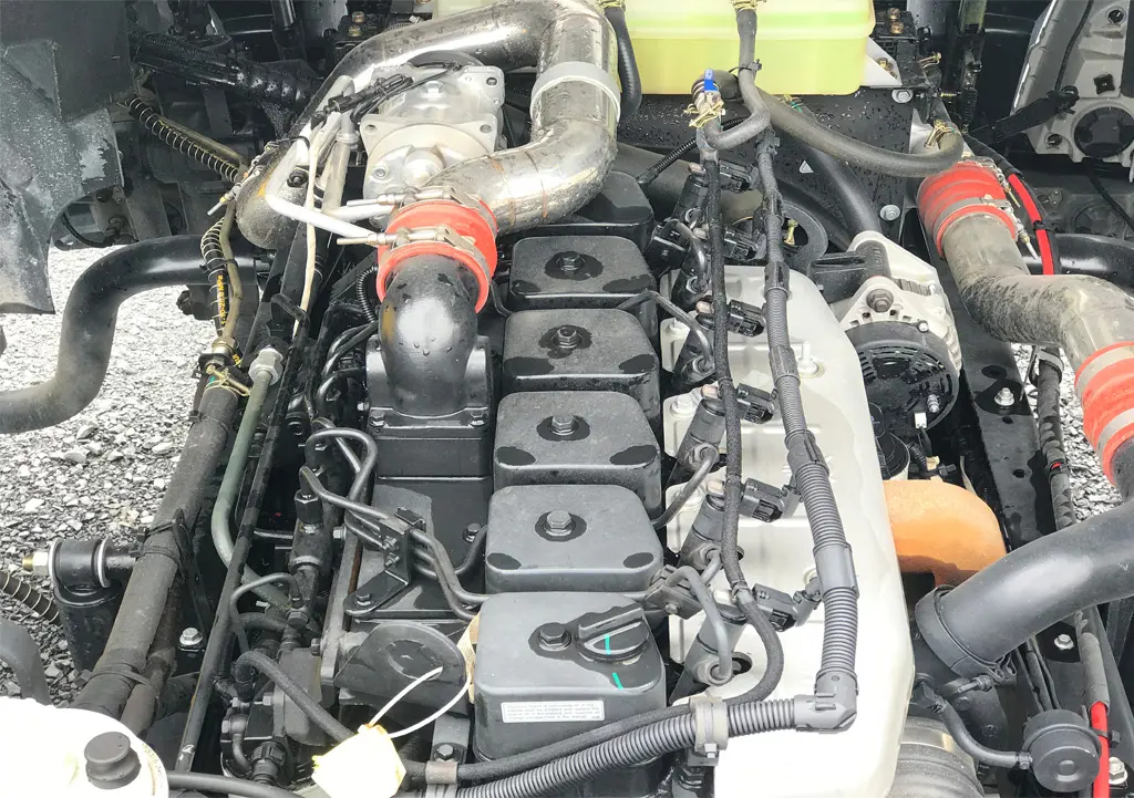XE TẢI DONGFENG THÙNG PALLET CAO 2M58 - Mặt trước ca lăng và cụm đèn chiếu sáng tinh tế