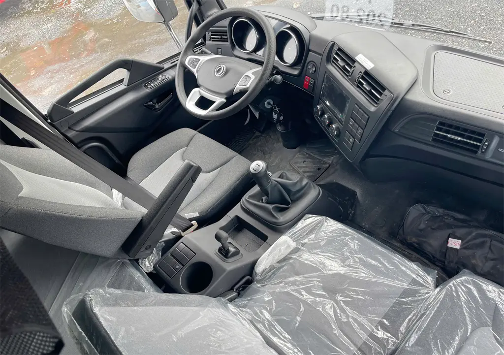 XE TẢI DONGFENG 9T1 THÙNG 8M2 CAO 2M52 - Hệ thống phanh và lốp xe an toàn vượt trội