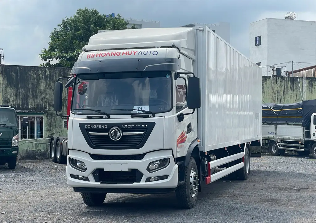 XE TẢI DONGFENG KR220 7 TẤN THÙNG KÍN 9M9 - Nội thất cabin tiện nghi, rộng rãi và thoải mái
