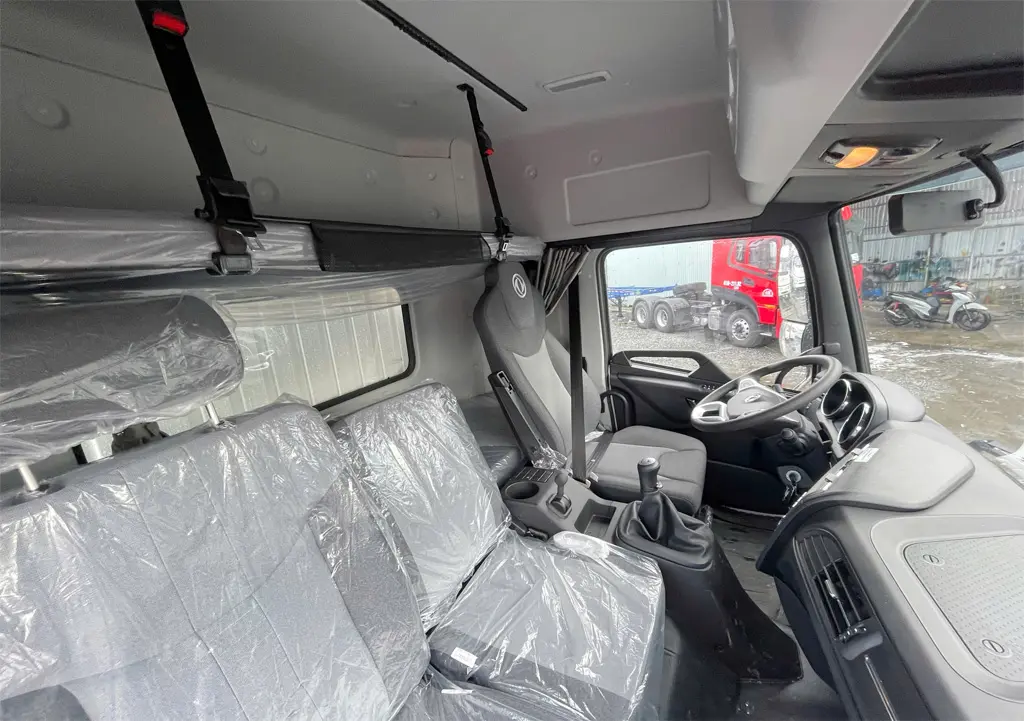XE TẢI DONGFENG KR220 7 TẤN THÙNG KÍN 9M9 - Hệ thống phanh và lốp xe an toàn vượt trội