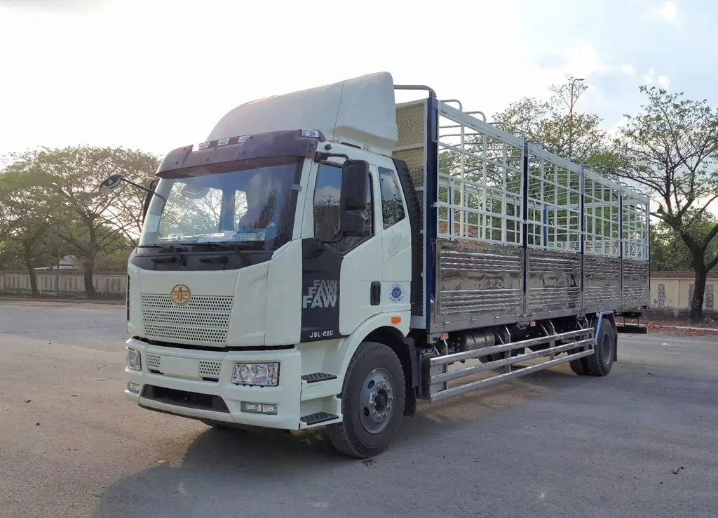 XE TẢI FAW 7.5 TẤN THÙNG DÀI CAO 2M5 - Hệ thống phanh và lốp xe an toàn vượt trội