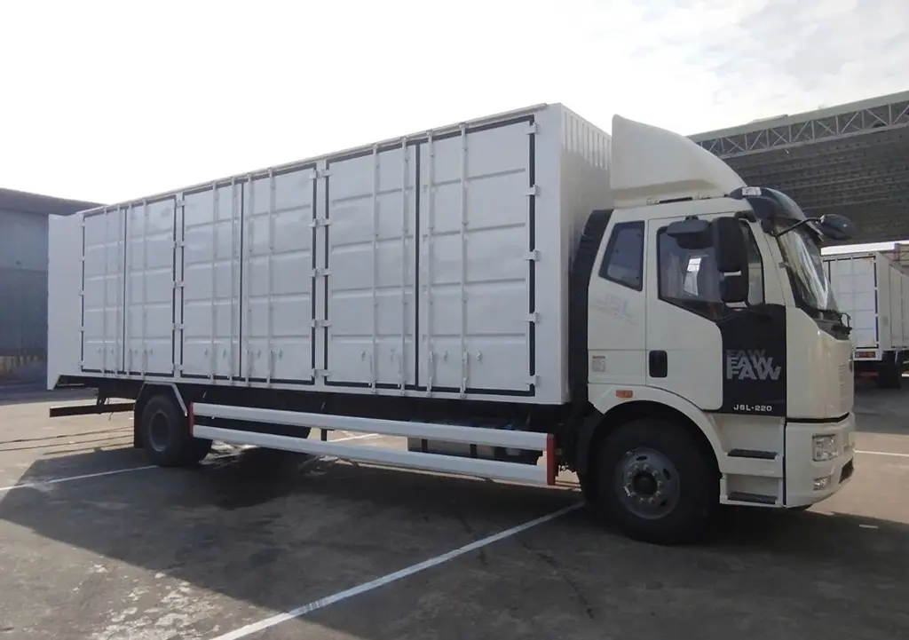 XE TẢI FAW 7.1 TẤN THÙNG DÀI 9M9 CAO 2M52 - Thiết kế ngoại thất hiện đại, sang trọng