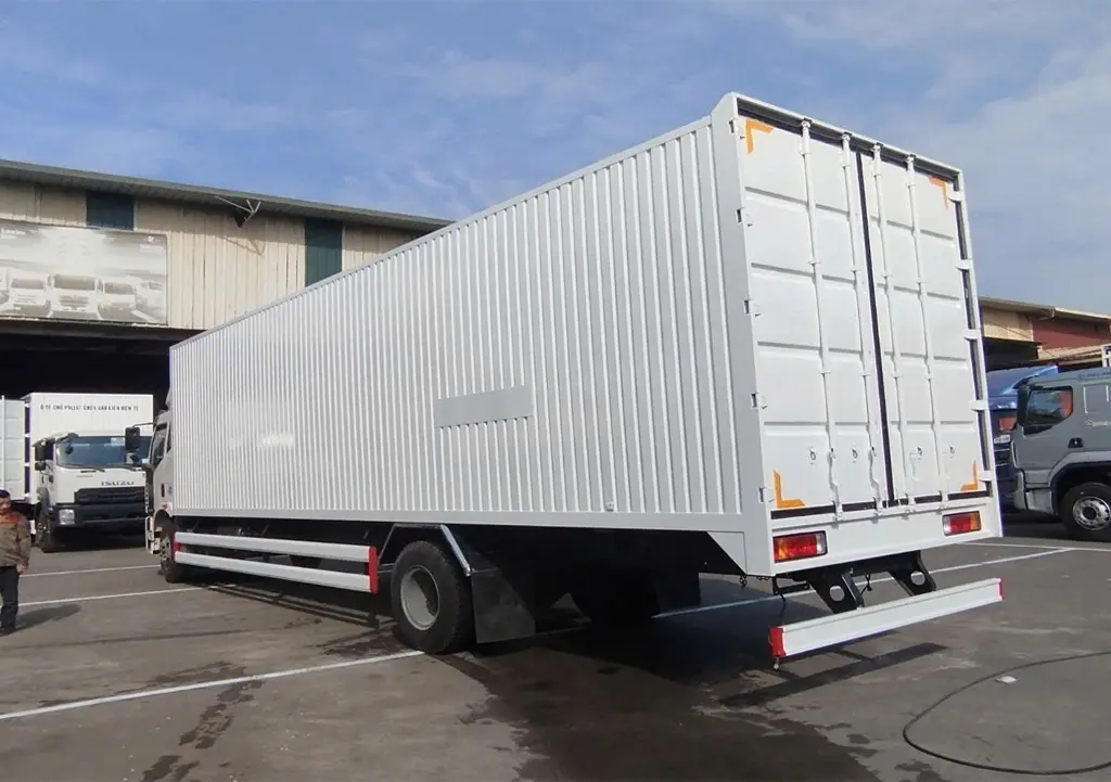 XE TẢI FAW 7.1 TẤN THÙNG DÀI 9M9 CAO 2M52 - Động cơ mạnh mẽ, hoạt động bền bỉ và tiết kiệm nhiên liệu