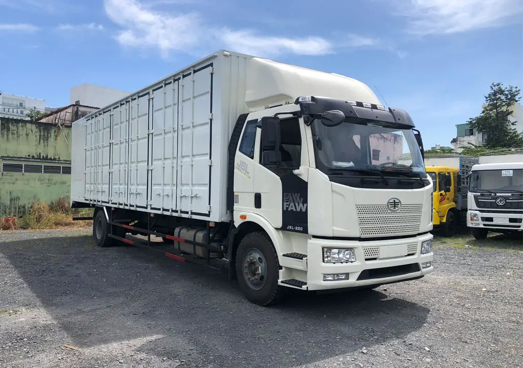 XE TẢI FAW CHỞ PALLET CHƯA CẤU KIỆN ĐIỆN TỬ - Thiết kế ngoại thất hiện đại, sang trọng