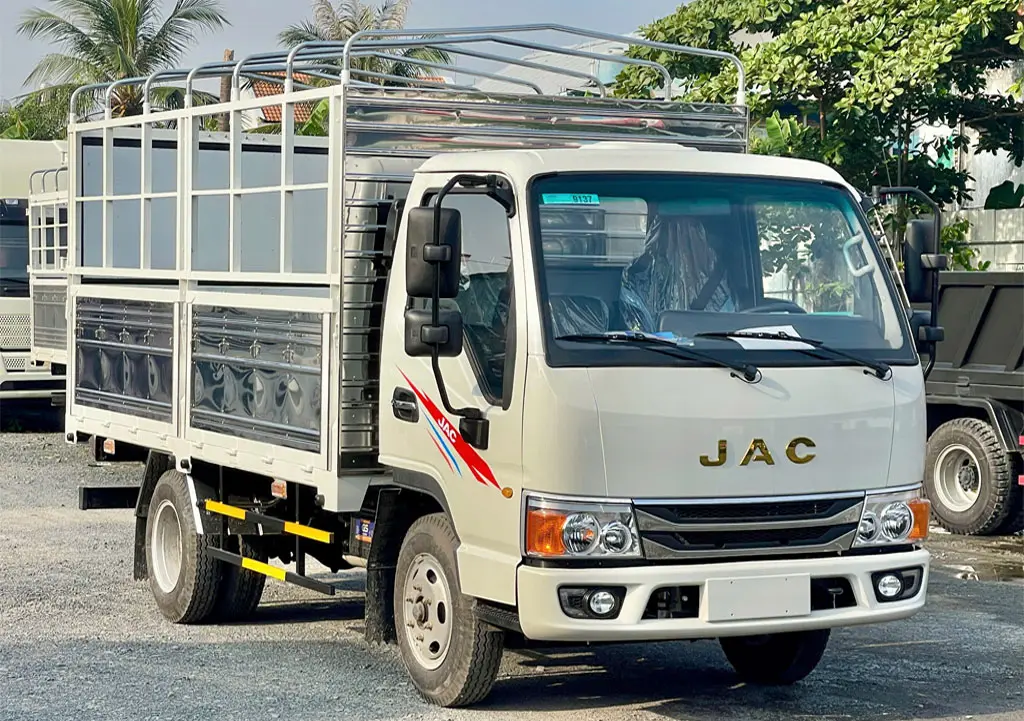 Xe Tải JAC 2.4 Tấn H250 E5 Thùng dài 3M8 - Thiết kế ngoại thất hiện đại, sang trọng