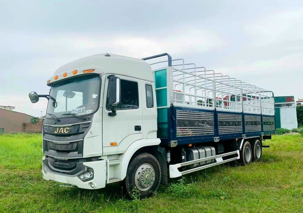 xe tải jac 3 chân