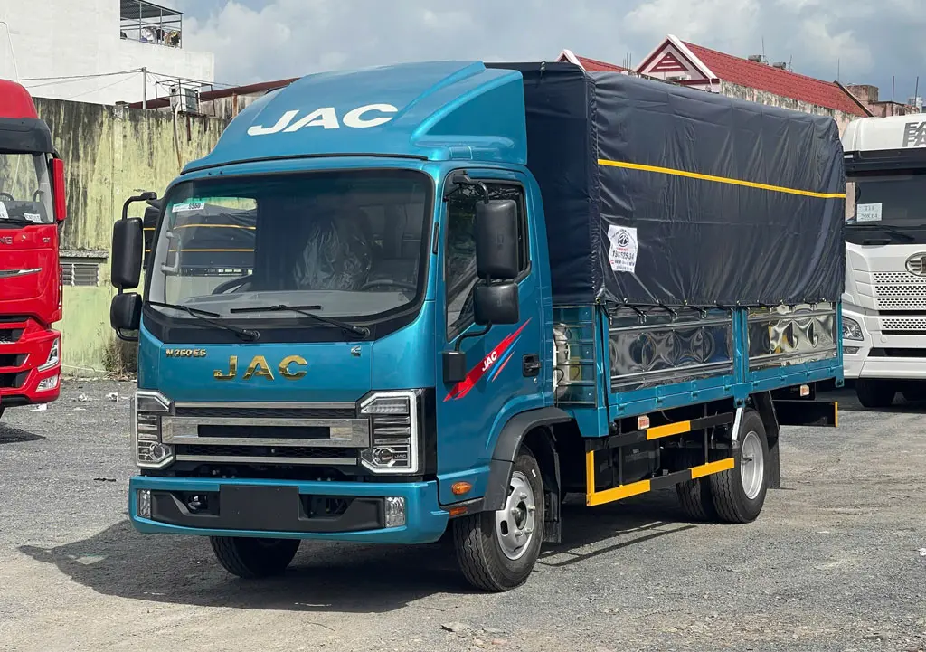 Xe Tải JAC N350 PRO E5 3T5 Thùng dài 4M5 - Nội thất cabin tiện nghi, rộng rãi và thoải mái