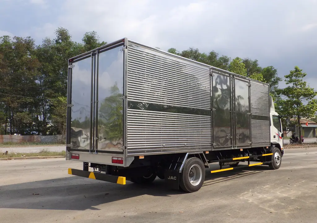 Xe Tải JAC N900 E5 Thùng Kín Cao 2M43 - Động cơ mạnh mẽ, hoạt động bền bỉ và tiết kiệm nhiên liệu