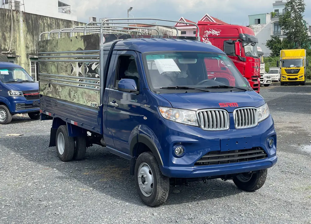 XE TẢI SRM 1.5 TẤN THÙNG BẠT 3M - Nội thất cabin tiện nghi, rộng rãi và thoải mái