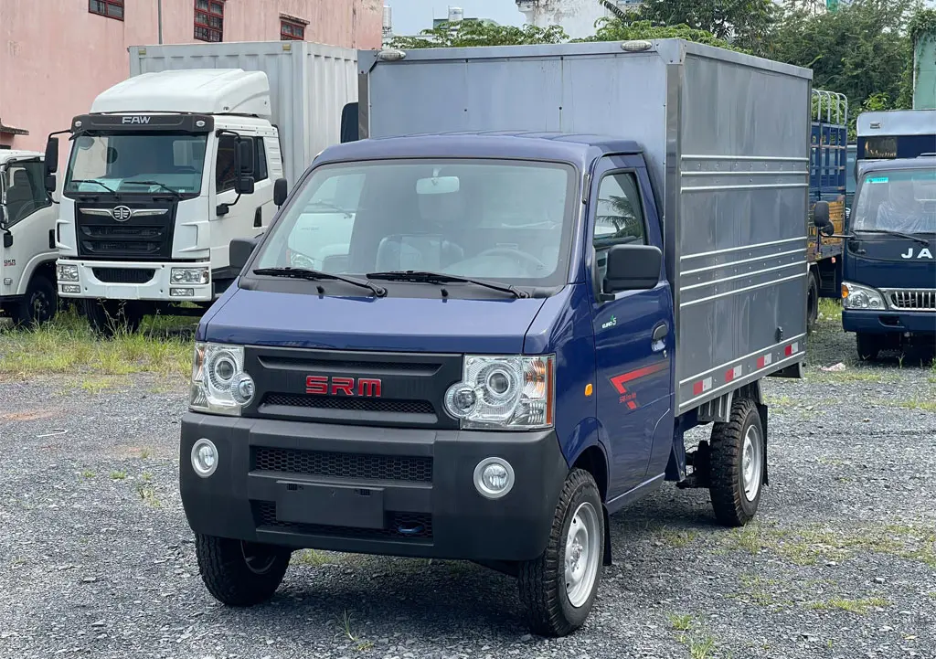 XE TẢI SRM 990KG THÙNG KÍN DÀI 2M5 - Nội thất cabin tiện nghi, rộng rãi và thoải mái