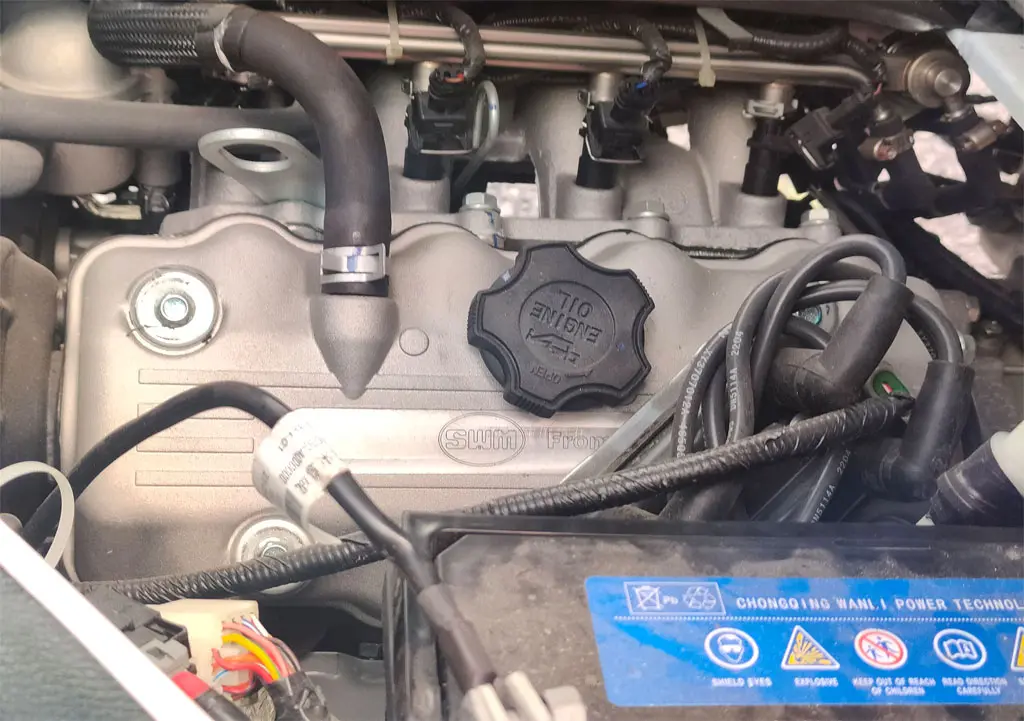 XE TẢI SRM 990KG THÙNG KÍN DÀI 2M5 - Hệ thống phanh và lốp xe an toàn vượt trội