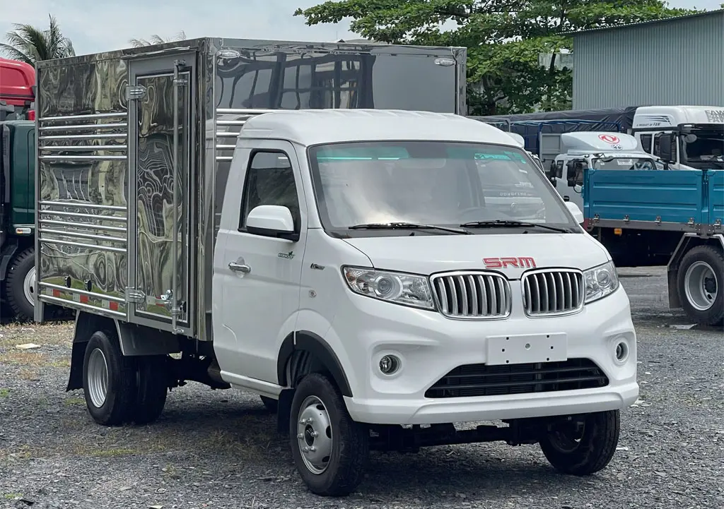 XE TẢI 1.5 TẤN SRM S1 THÙNG 3M  - Mặt trước ca lăng và cụm đèn chiếu sáng tinh tế
